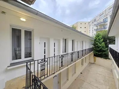 Balcon ou terrasse dans l'établissement 2G- Studio tout équipé avec cuisine proche Paris